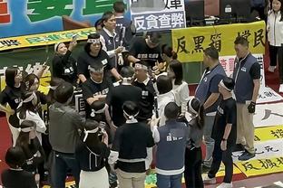 大混战？大连英博0-1广州队赛后，双方球员爆发激烈冲突